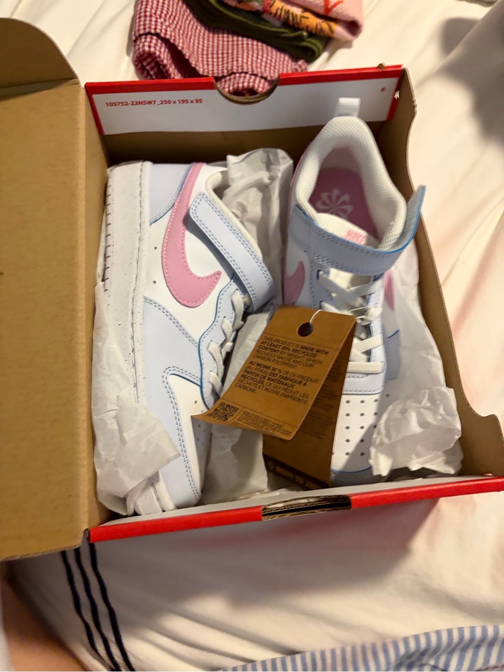 Nike Kids' Low-Top Sneakers 2 youth White, Pink & Light blue borough ess new